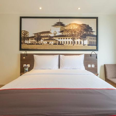 Super Oyo Collection O Hotel Pasar Baru Heritage Бандунг Экстерьер фото