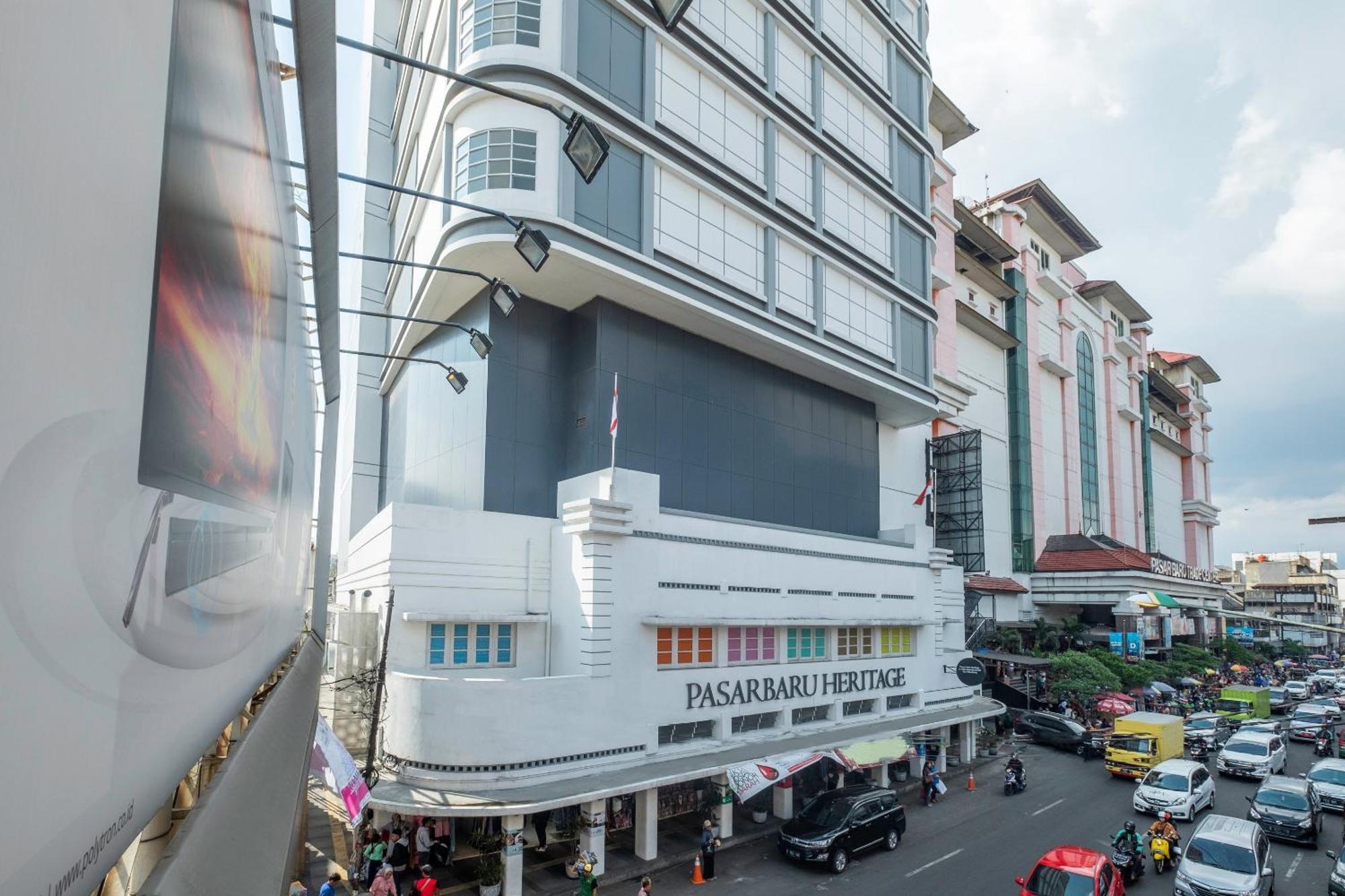 Super Oyo Collection O Hotel Pasar Baru Heritage Бандунг Экстерьер фото