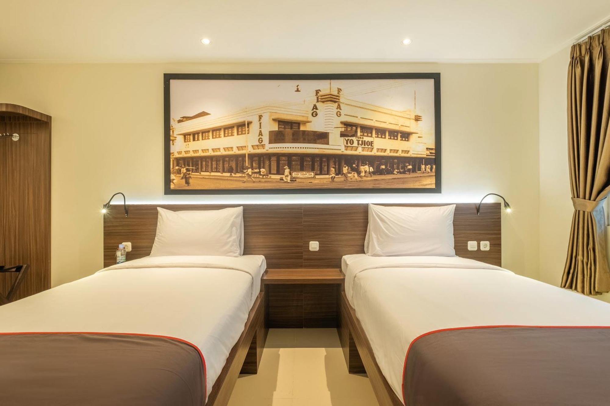 Super Oyo Collection O Hotel Pasar Baru Heritage Бандунг Экстерьер фото
